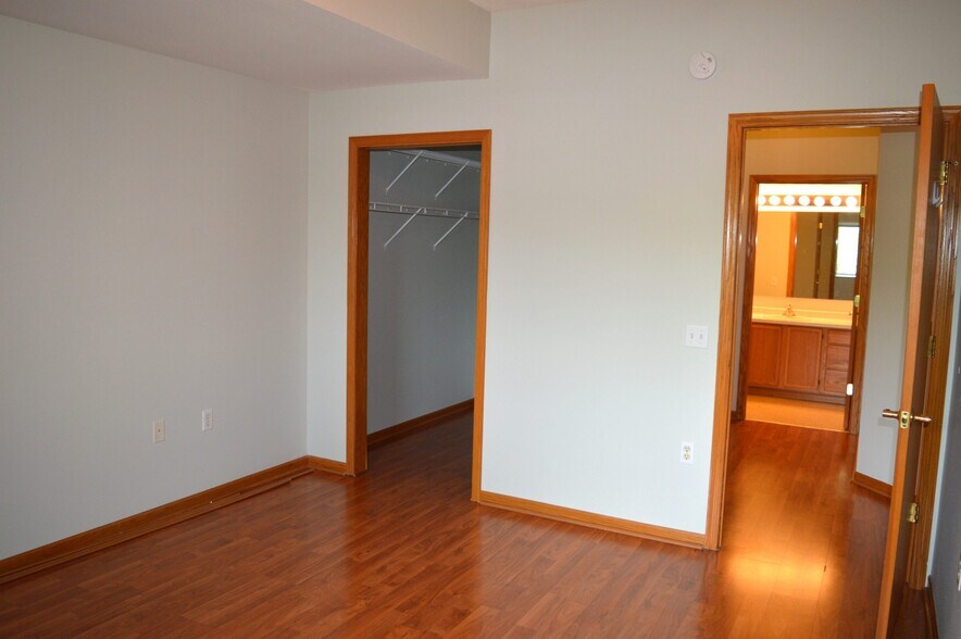 Building Photo - 301 Harbour Town Dr