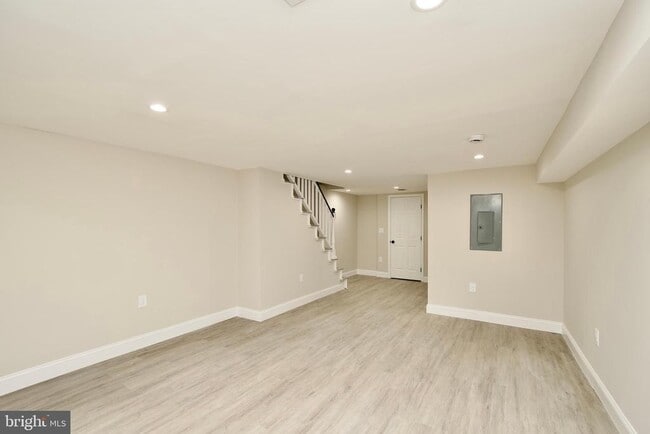 Building Photo - 2208 Mt Royal Terrace