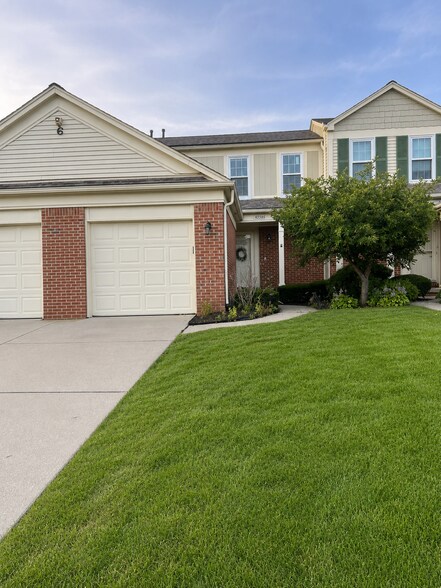 Building Photo - 43584 Yorkville Dr