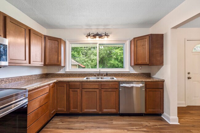 Building Photo - 1331 Phils Dr