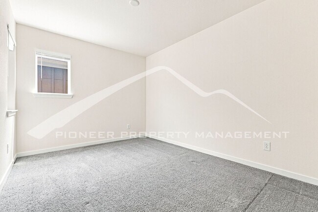 Building Photo - Charming Home with Central AC and Washer/Dryer