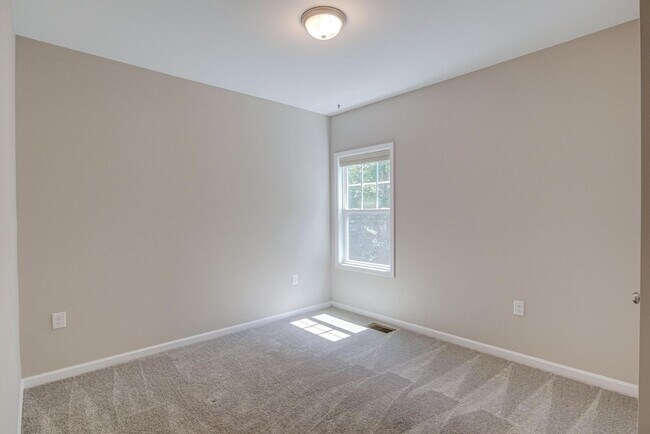 Building Photo - 1106 Brightskies St