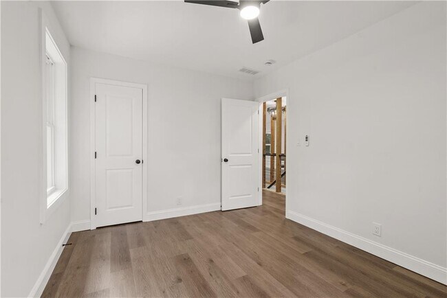 Building Photo - 1658 Altadena Pl SW
