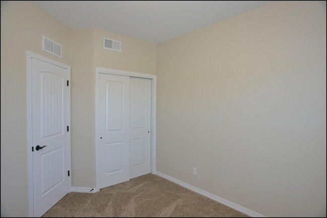 Building Photo - 806 TS Daniel Cadena Dr