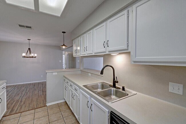 Building Photo - 913 St Timothy St