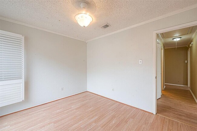 Building Photo - 14947 Heritage Wood Dr