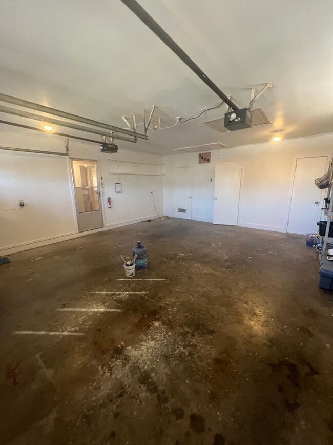 Building Photo - 1404 Melrose Dr