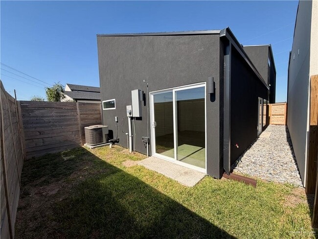 Building Photo - 16 Warbler Ave