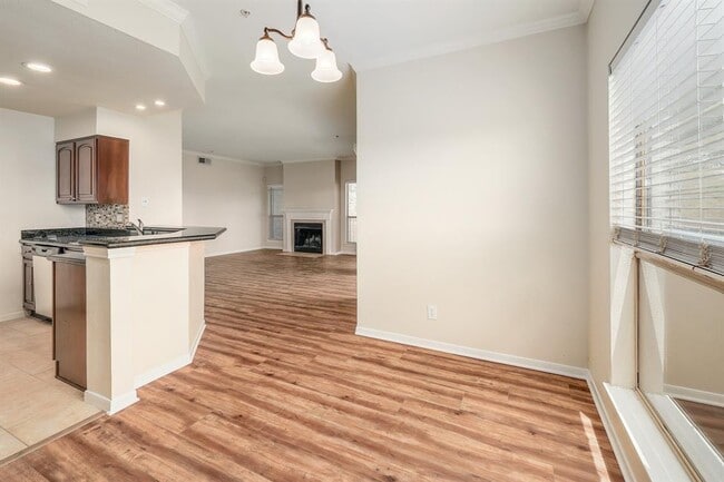 Building Photo - 6000 Shepherd Mountain Cove