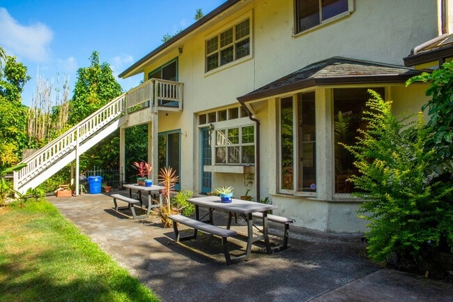 Building Photo - Spacious 4-Bedroom Retreat in Haiku with S...