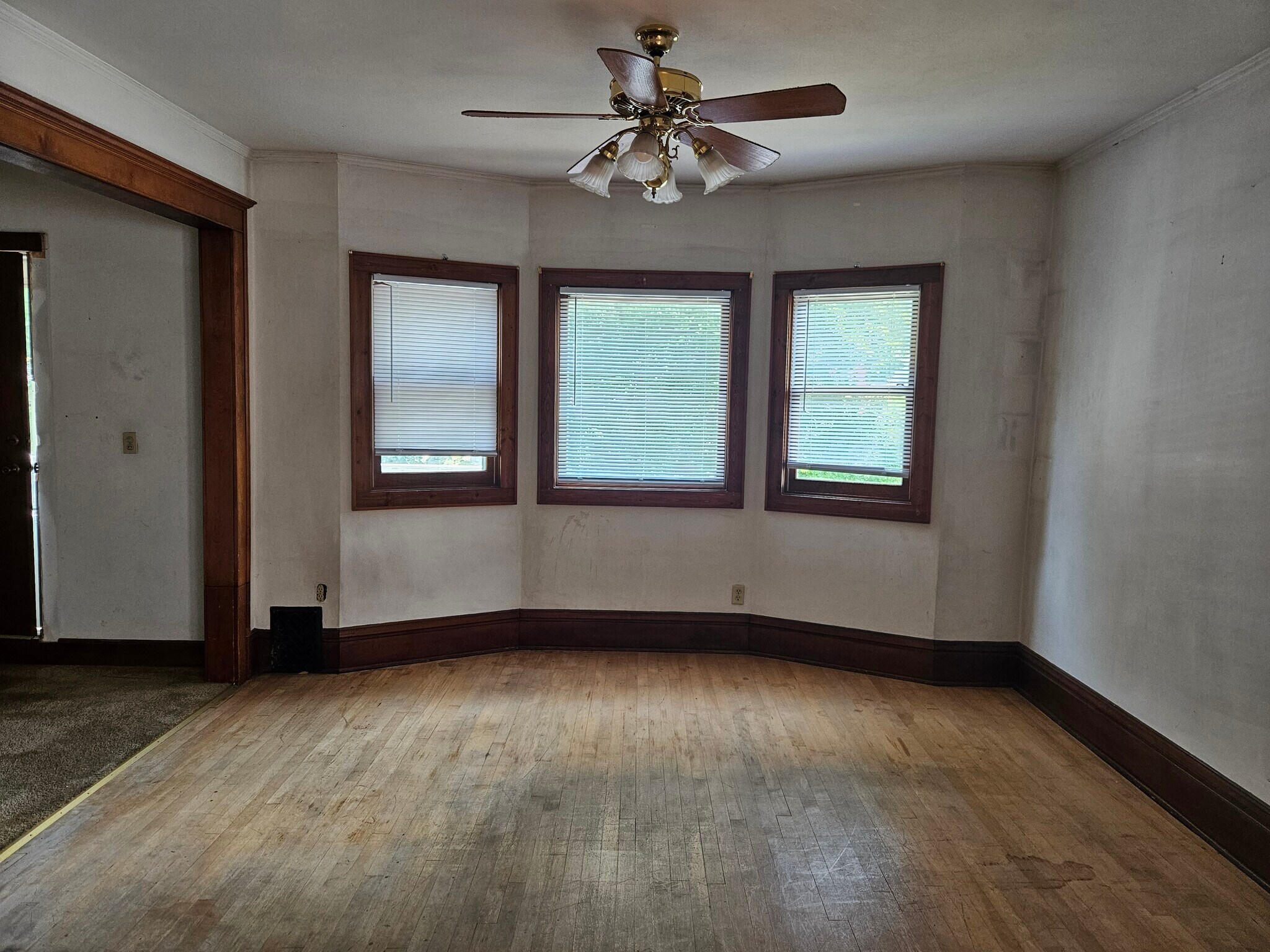 Building Photo - 2567 N Frederick Ave