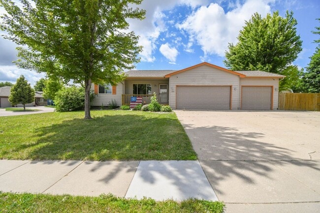 Building Photo - Spacious Ranch Home with 3-Car Garage, Finished Basement & Fenced Yard!