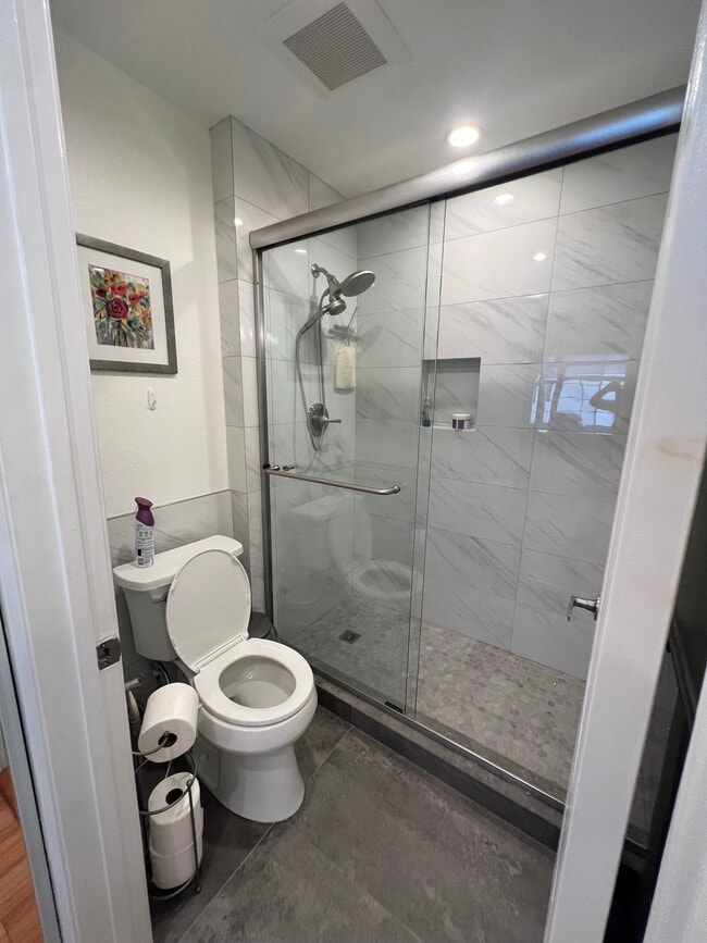 Toilet - 5520 Owensmouth Ave