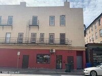 Building Photo - 300 Ontario St