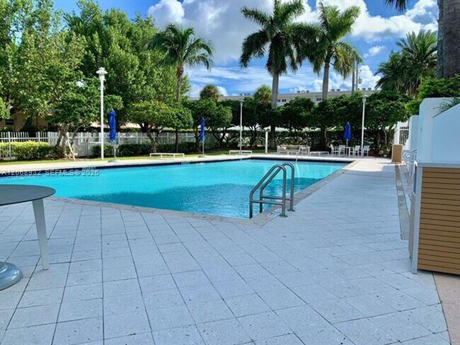 Building Photo - 7900 Harbor Island Dr
