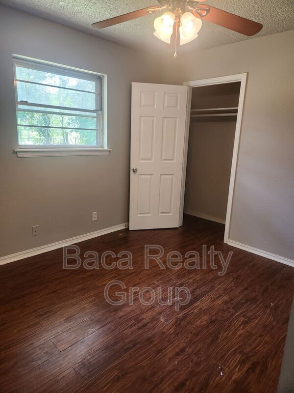 Building Photo - 500 Clearview Dr