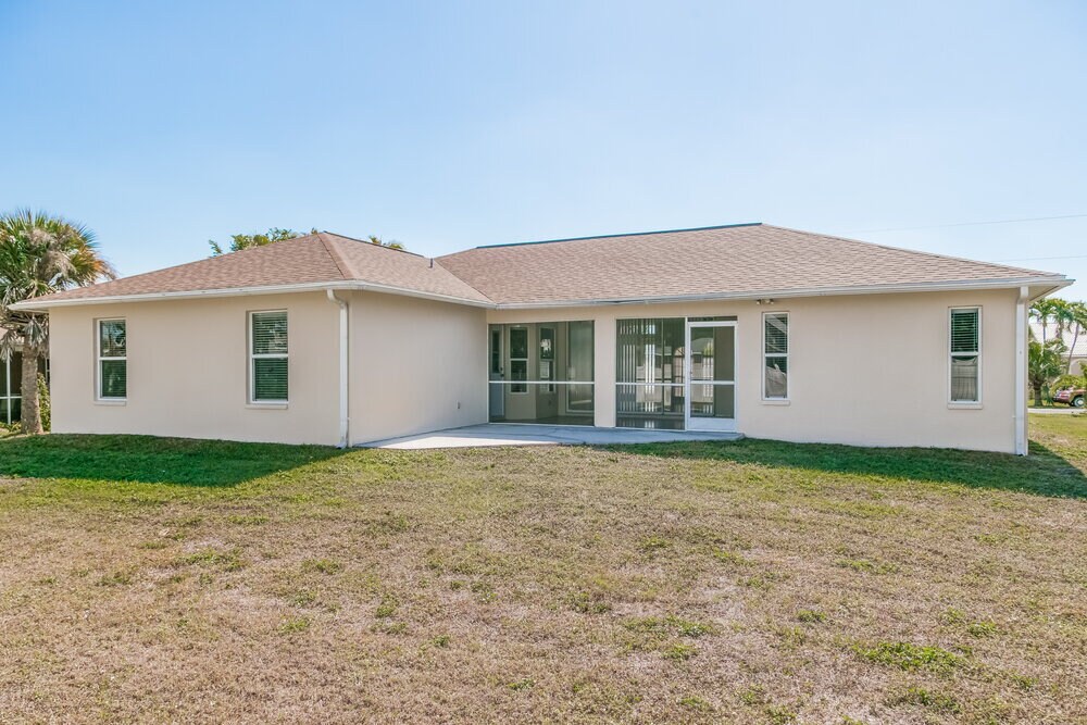 Building Photo - 229 SW 43rd Ln