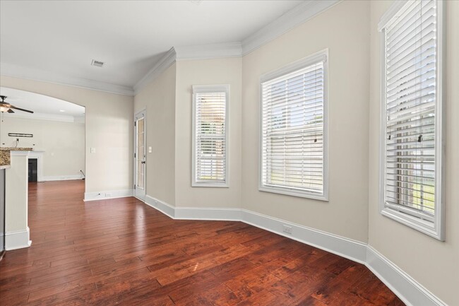 Building Photo - 1635 Lake Wateree Dr