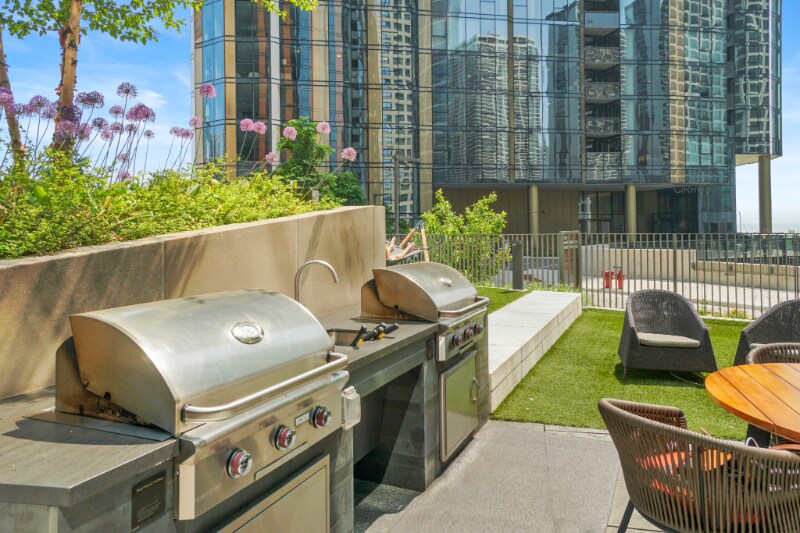 Building Photo - 481 E Waterside Dr