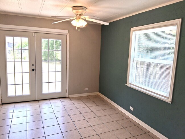 Building Photo - 1109 Elyse Dr