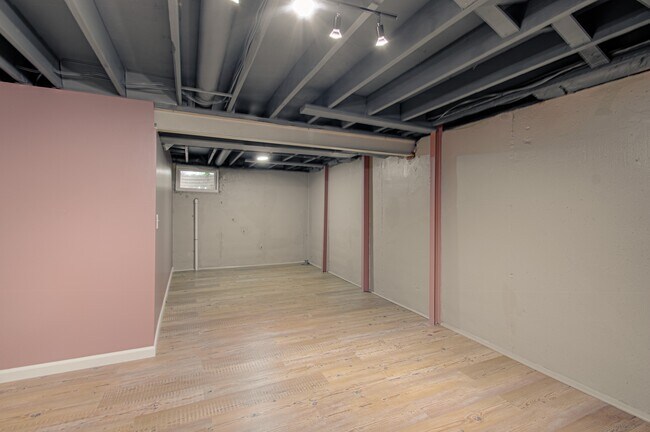 Building Photo - 8709 E 109 Terrace