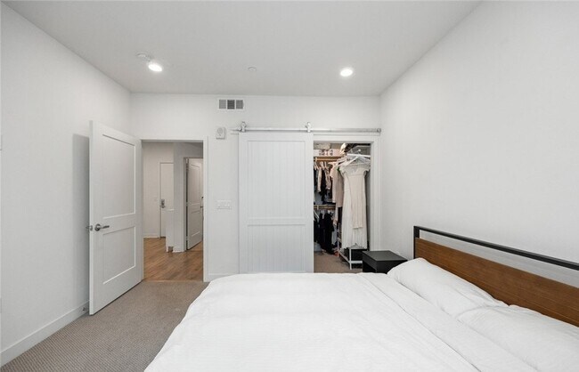 Building Photo - 2424 Nolita