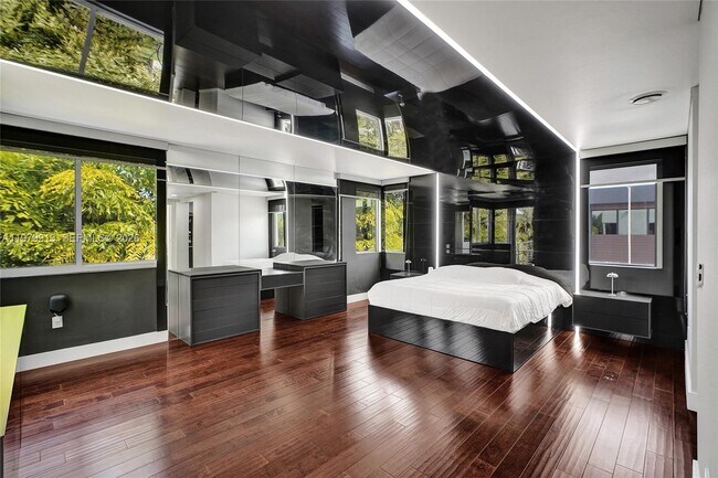 Building Photo - 10223 NW 75th Terrace