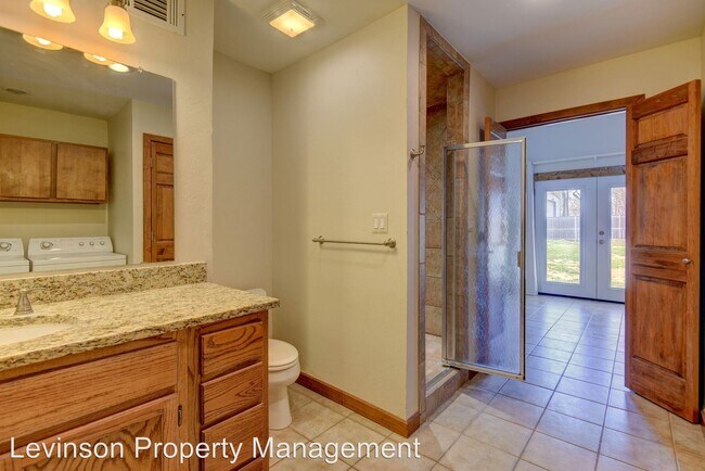 Building Photo - 3 br, 2 bath House - 807 S Littler Ave