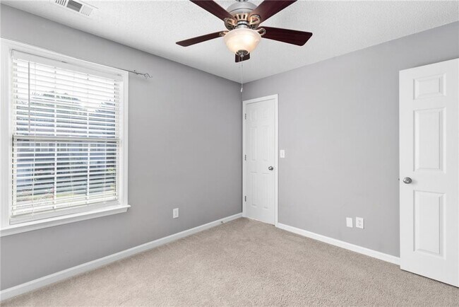 Building Photo - 13030 Carriage Park Ln