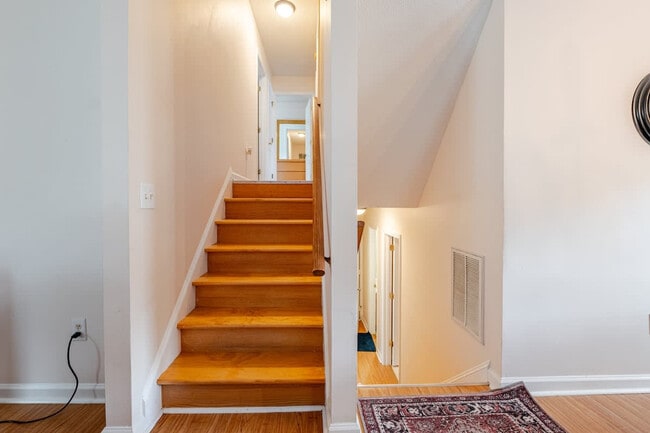 Building Photo - 305 Humble Rd