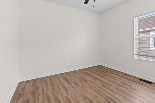 Building Photo - 4448 Evanston Ave