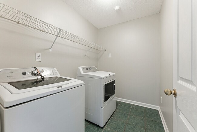 Building Photo - 103 Springview Ln