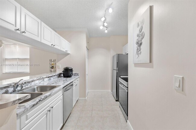 Primary Photo - 17145 N Bay Rd