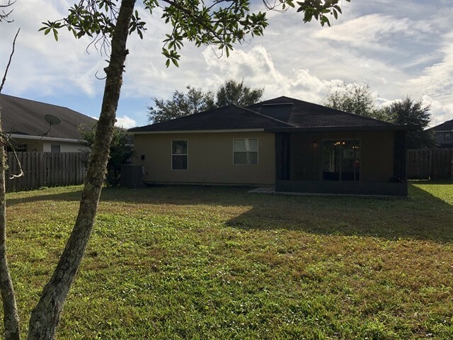 Building Photo - 76083 Deerwood Dr