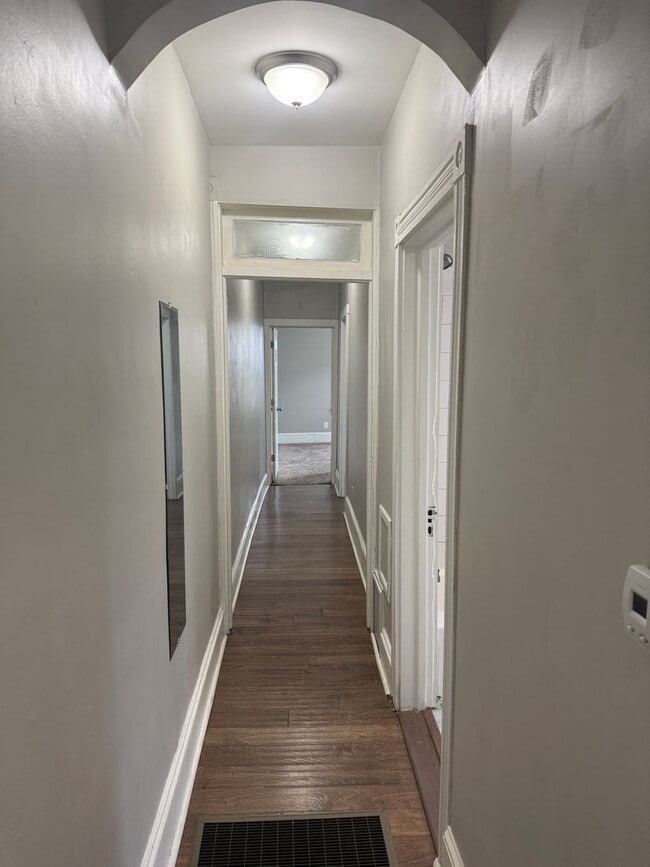 Building Photo - 528 E King St