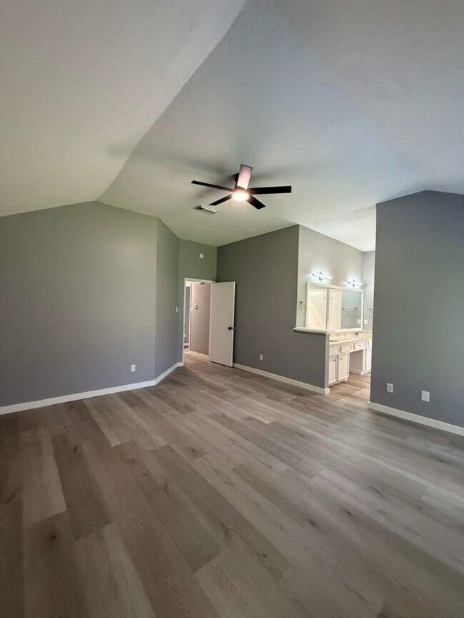 Building Photo - 1019 Western Springs Dr