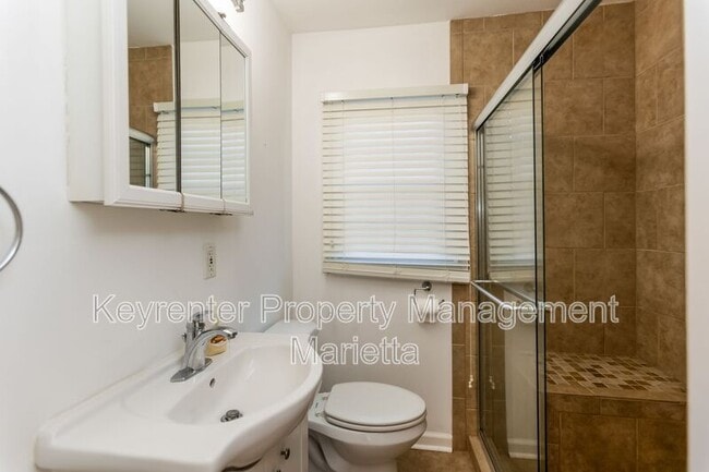 Building Photo - 540 Church Rd SE