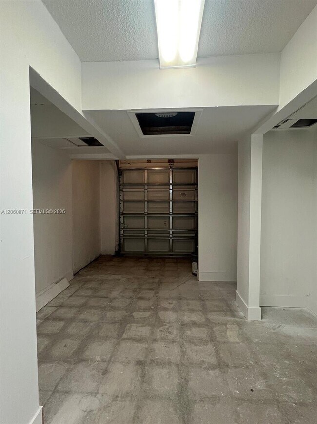Building Photo - 20610 NE 7th Ct