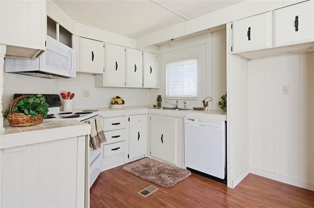 Building Photo - 1329 Fox Hollow Ct