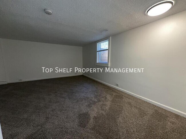 Building Photo - 3816 Clinton Ave