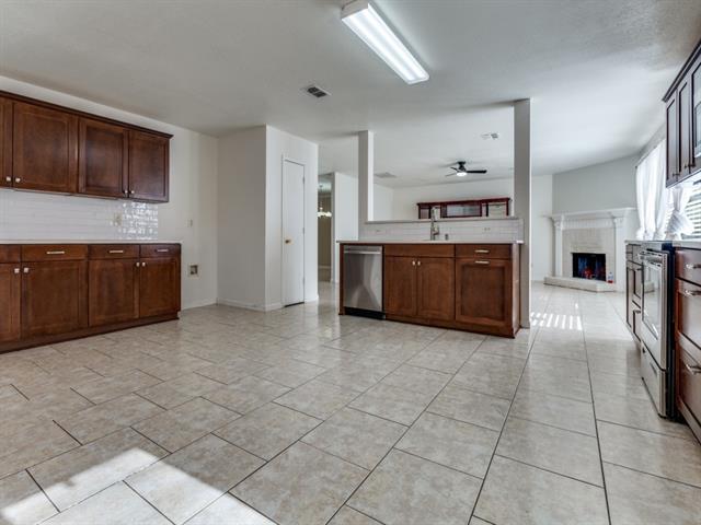 Building Photo - 740 Lovern St