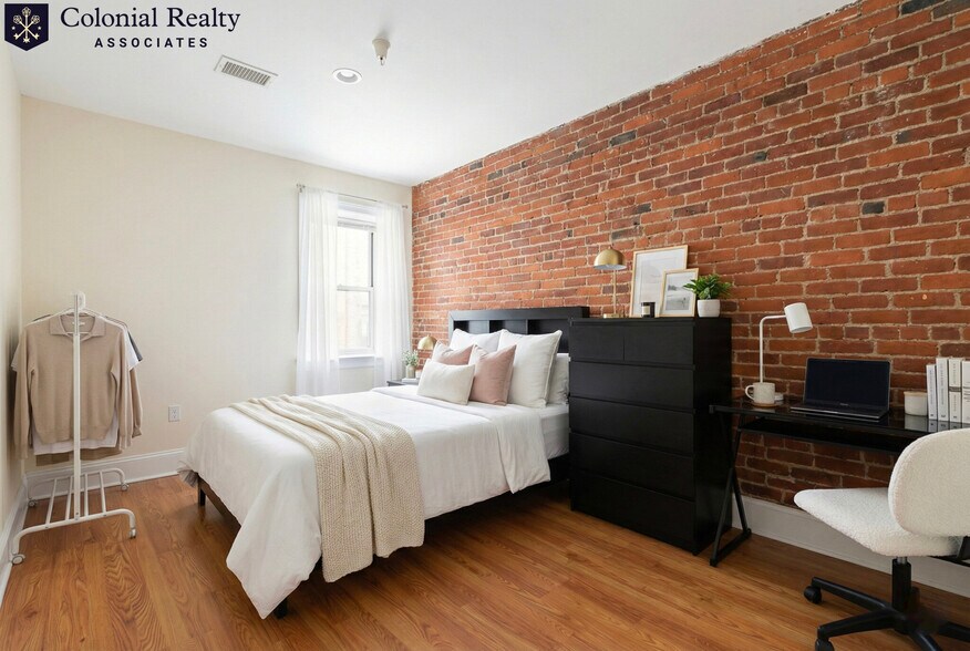 Building Photo - 1203 Beacon St