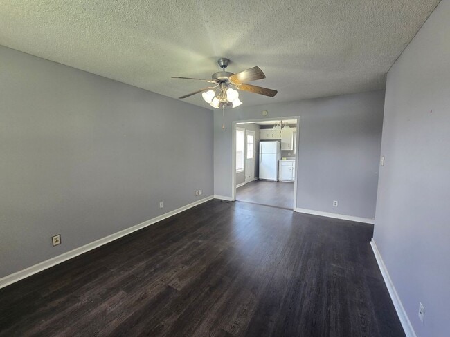 Building Photo - SPECIAL 1/2 OFF 1st Month's Rent