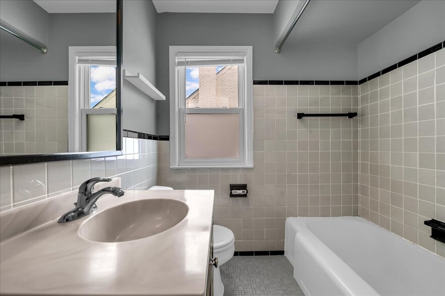 Building Photo - 2299 W Lincoln St