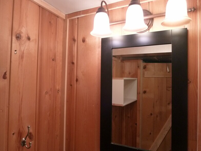 Building Photo - 825 E 35th Ave