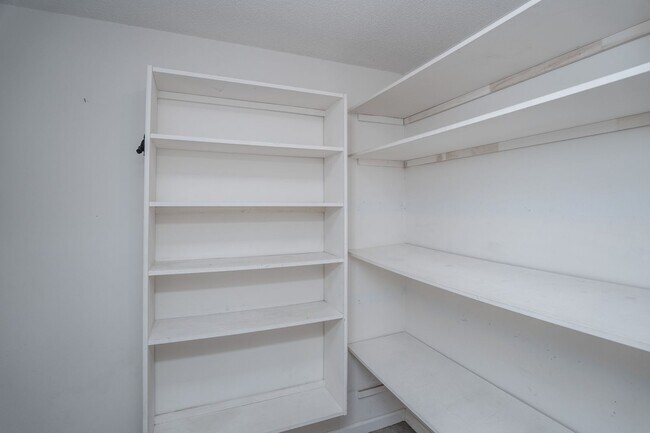 Building Photo - 4 Bedroom Home in North Little Rock with S...