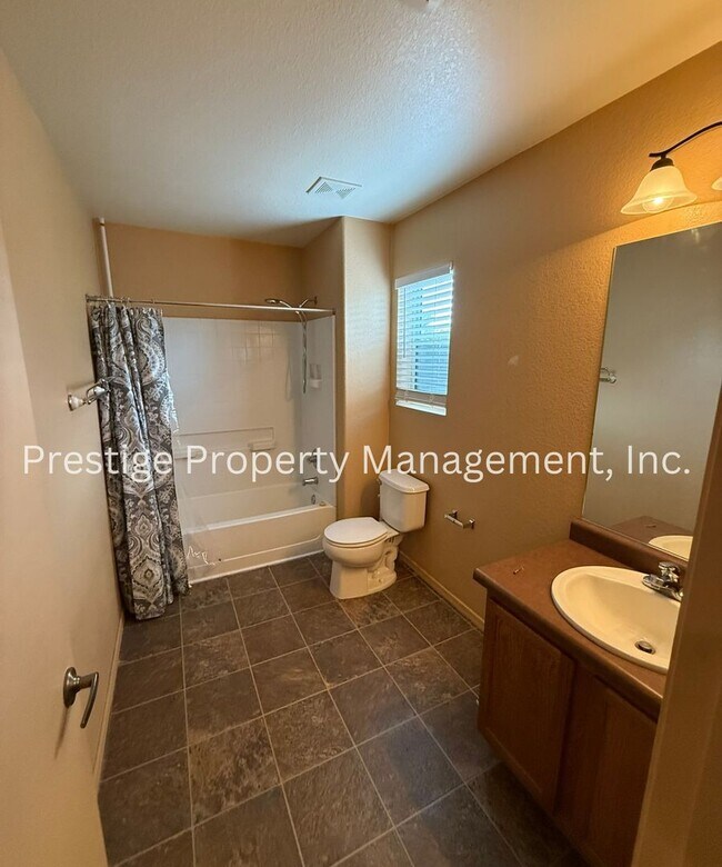 Building Photo - Large Sahuarita home in a cul-de-sac!