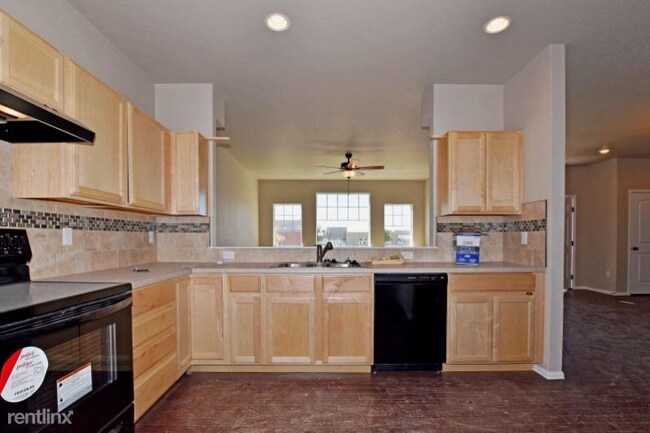 Building Photo - 706 Finch Dr