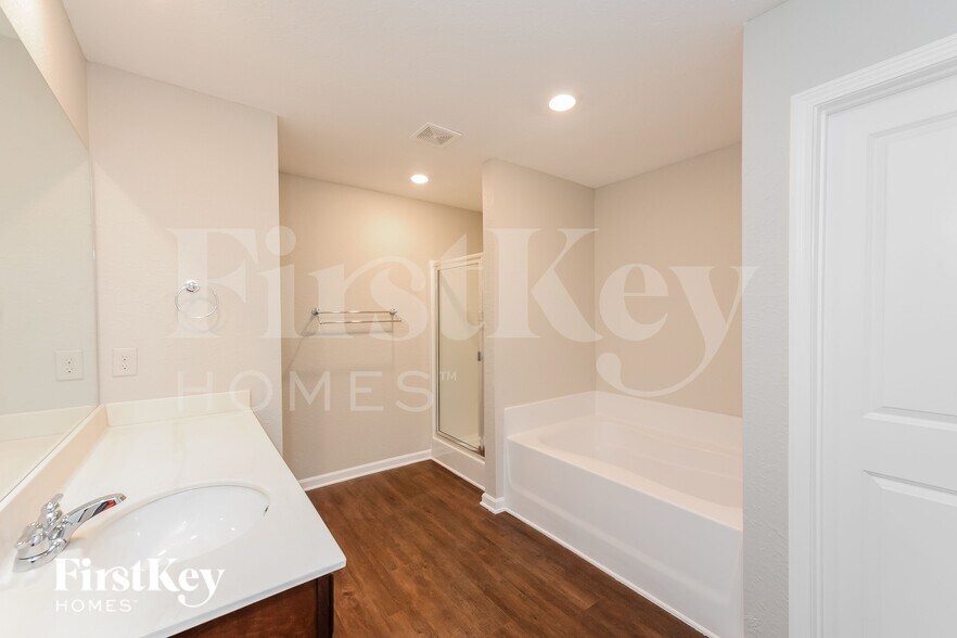 Building Photo - 124 Innis Brk Cir SW