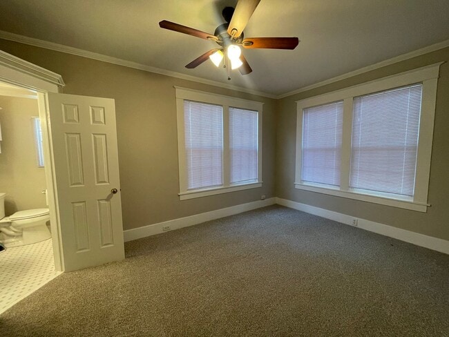 Building Photo - South Highland Newley Remodeled Gem! Won’t...